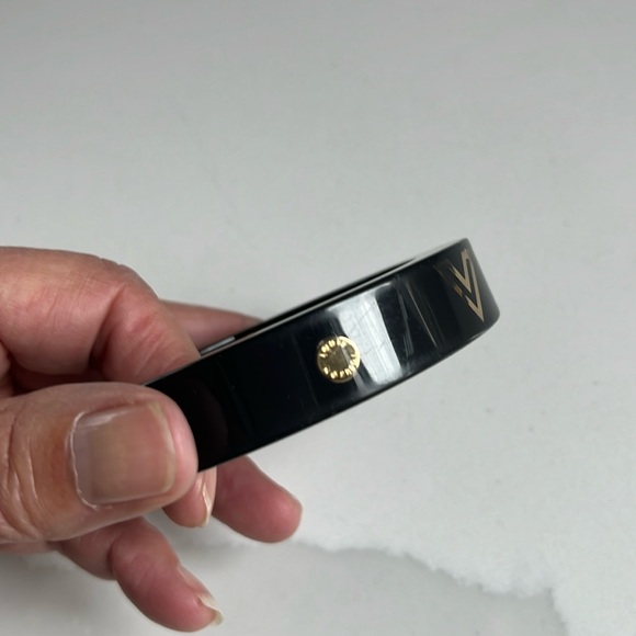 Rare! Louis Vuitton gold plated and Resin Wanted Bracelet - Picture 10 of 15